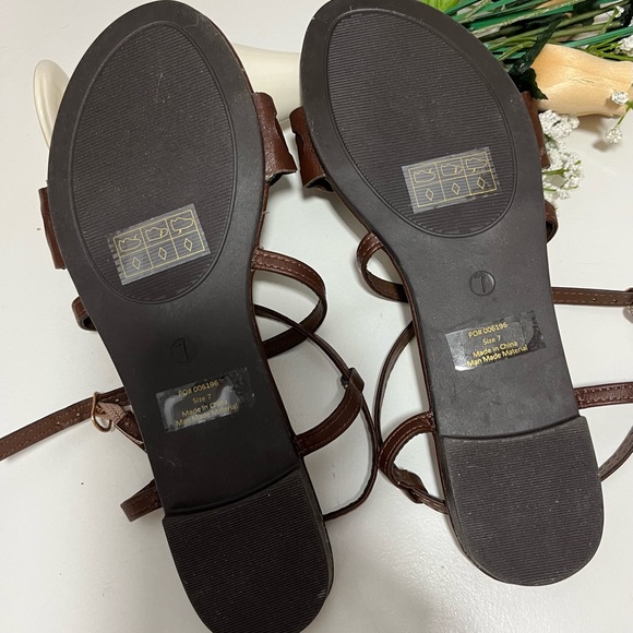 Journee Collection Sandals - Picture 9 of 12